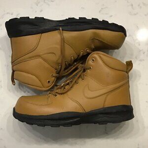 Nike Manoa Leather Big Kids' 5Y / Women 6.5 Boots--Quick Sale
